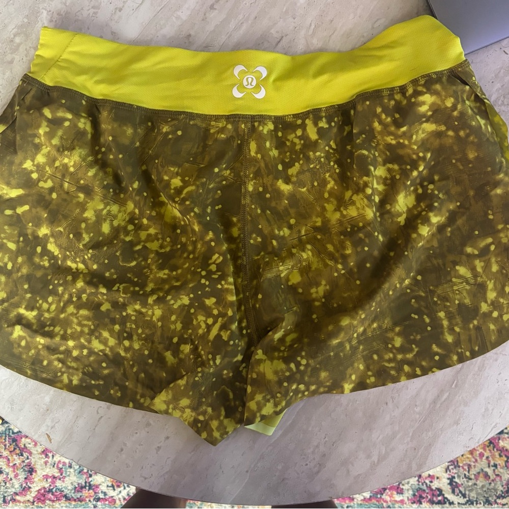 Luluemon SeaWheeze ‘Find your pace high rise short 3” Last Sparks Yellow